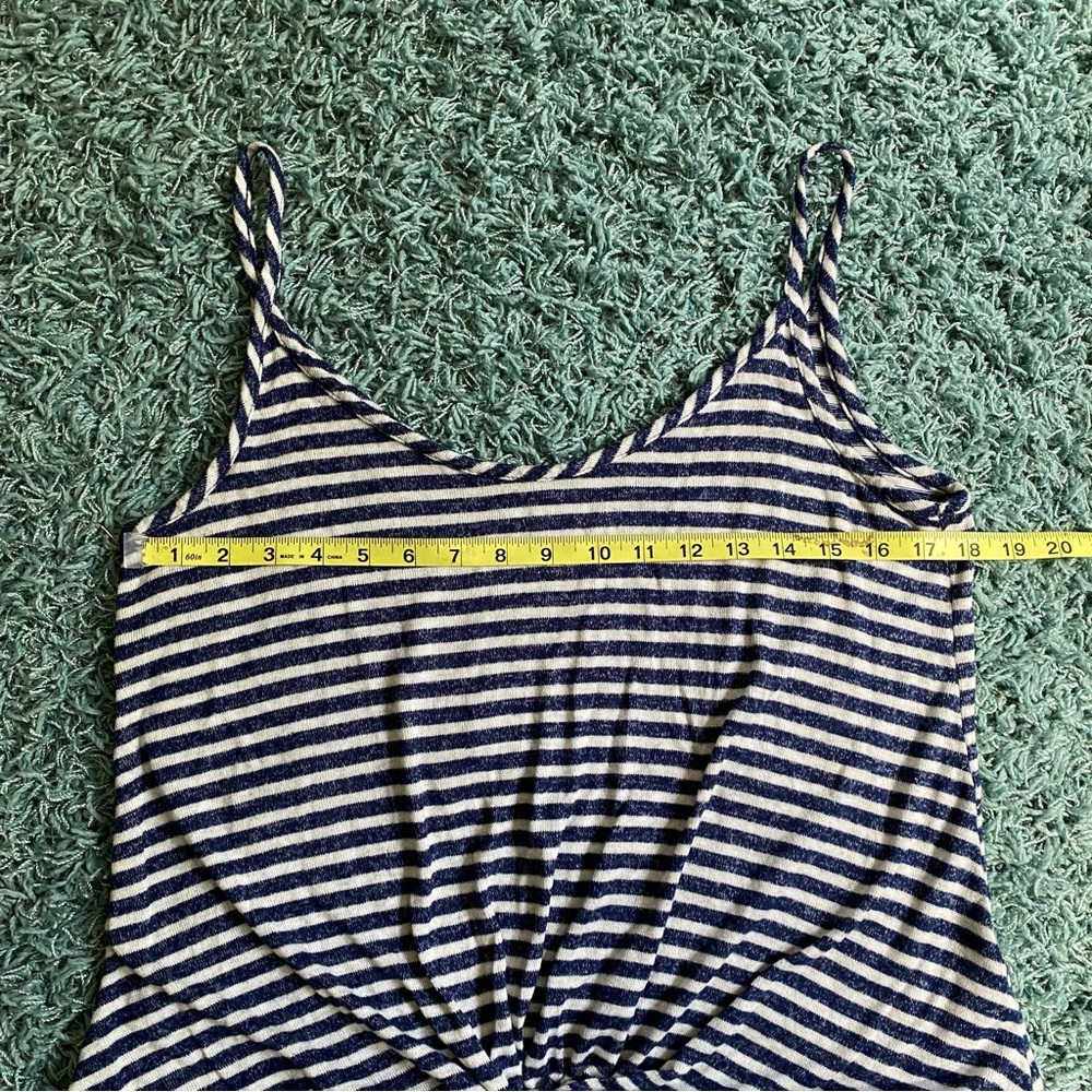 4/$25 SO Knot Front Tank Top Size L - Picture 3 of 6